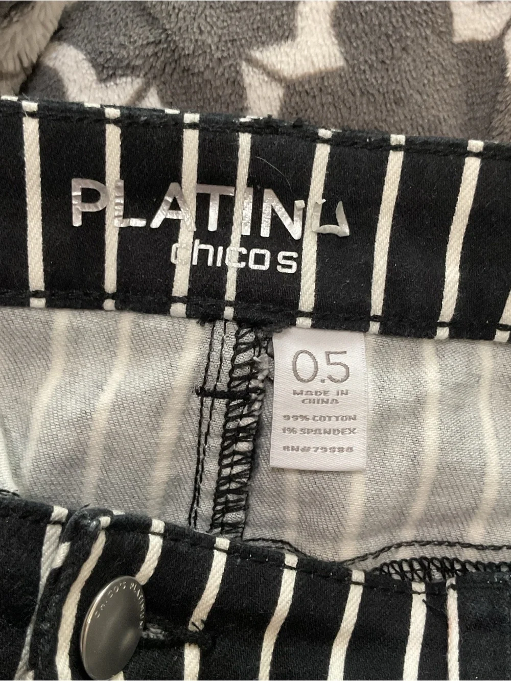 Chico’s Platinum Black and White Striped Denim Ankle Jeans Size .5 Reg 6 - Picture 10 of 12